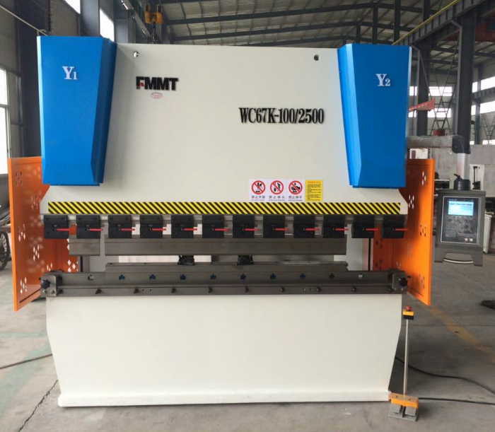 WC67K-100/2500電(dian)液伺服(fú)數控折(shé)彎機