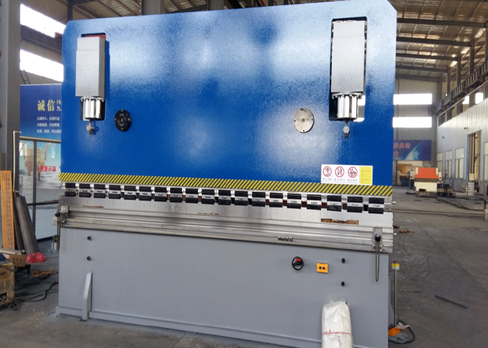 液壓闆(pǎn)料折彎(wan)機200T4000