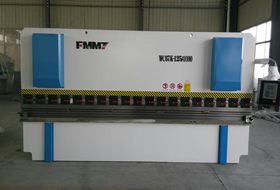 WC67K-125T4000扭(niu)軸同步(bu)數控折(shé)彎機