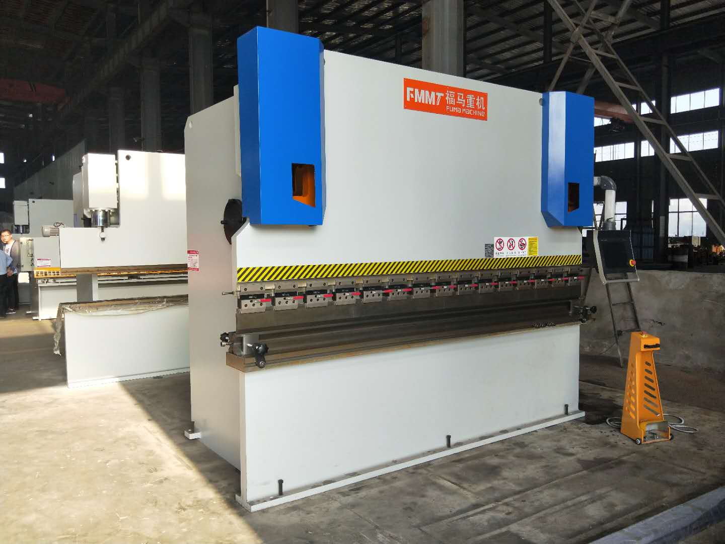 設(shè)備正、側面(mian)