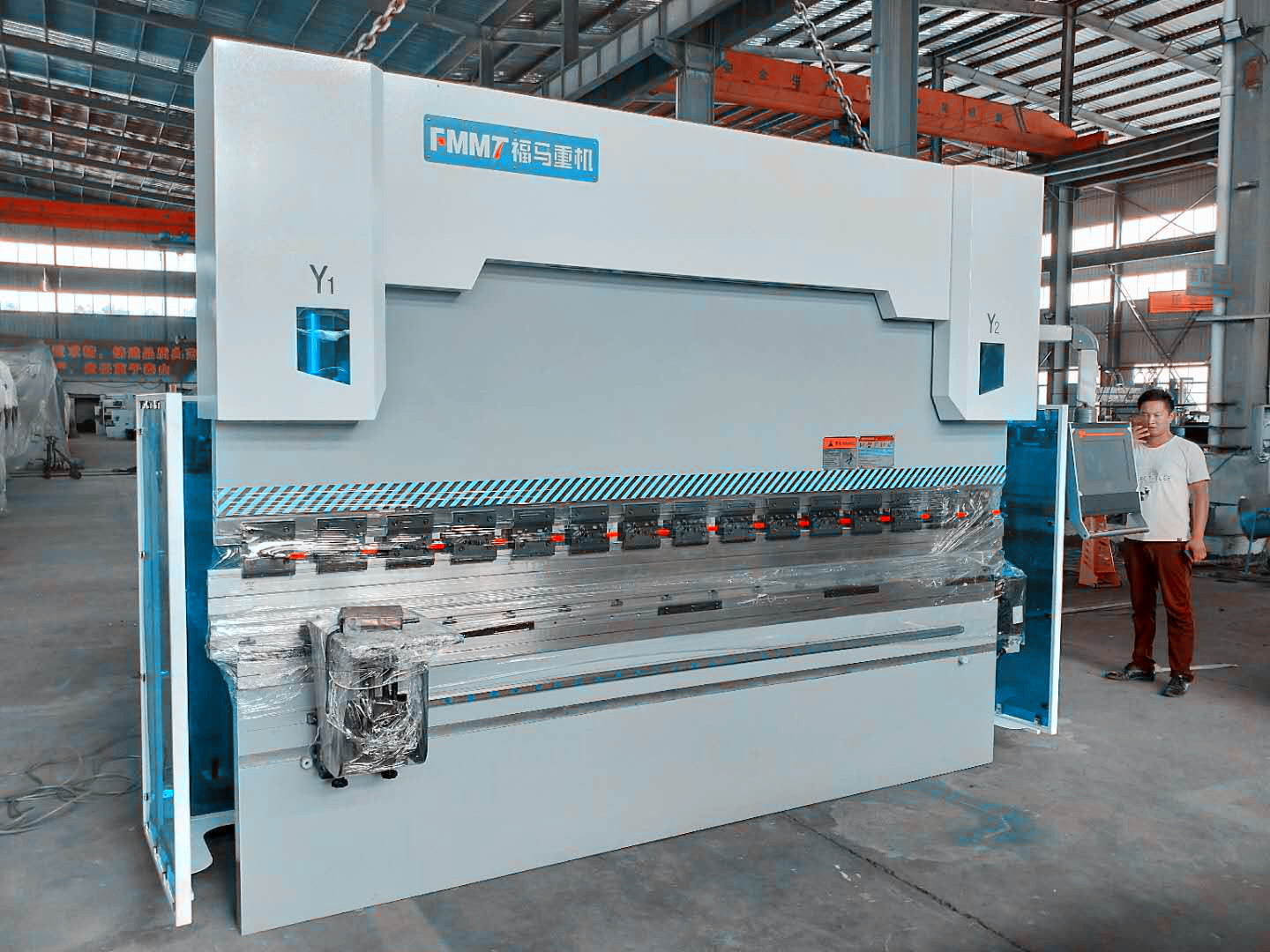 EAS640 4+1軸130T3300數(shu)控折彎機