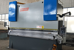 DA52  3+1軸400T4000電液(yè)數控折彎機（電(dian)動拉杆工作台(tái)）